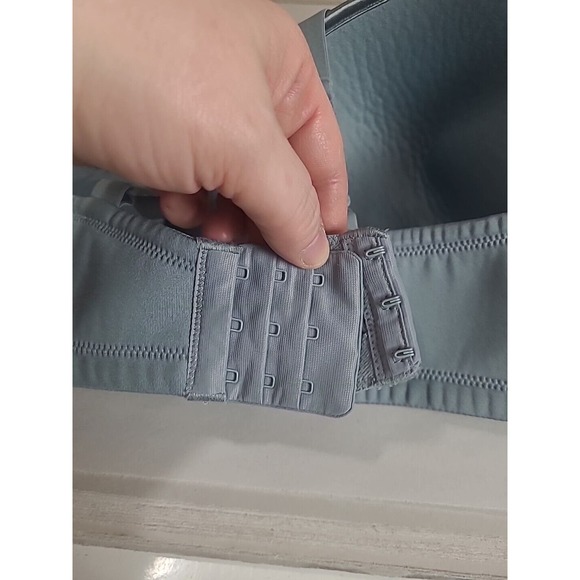 Vanity Fair Body Caress Blue Convertible Adjustable Strap Wire Free Bra Size 38D - Picture 4 of 5